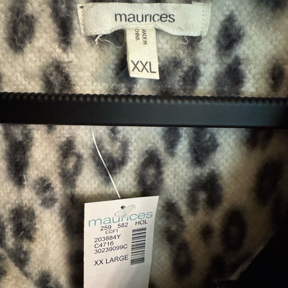 New with tags ladies size XXL Maurices animal print fuzzy pullover - Picture 4 of 15